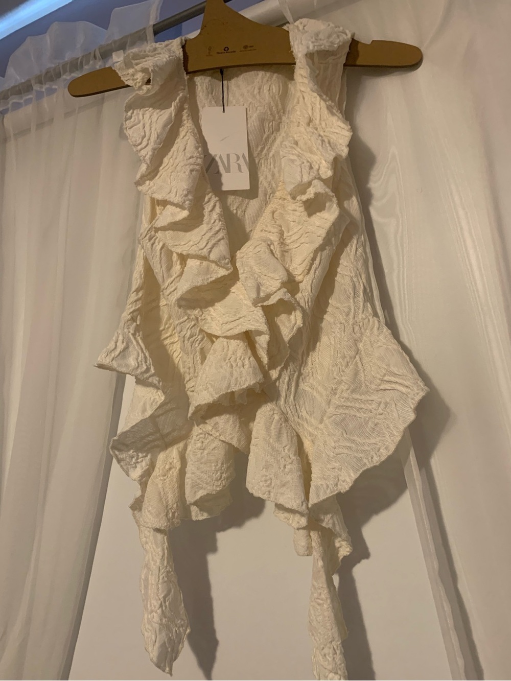 NWT Zara Cream Textured Ruffle size large